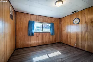 1726 Johnson St, North Bend, OR 97459 - Photo 6