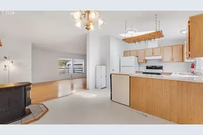 875 York St, Reedsport, OR 97467 - Photo 10