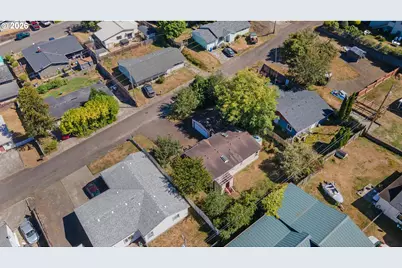 875 York St, Reedsport, OR 97467 - Photo 4