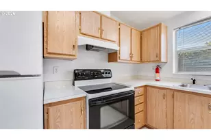 875 York St, Reedsport, OR 97467 - Photo 16