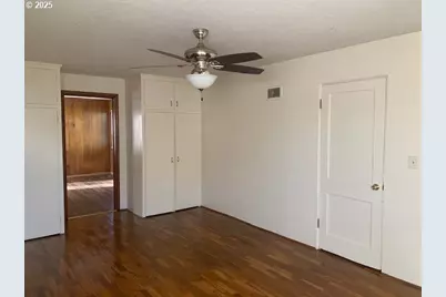 1672 NW Dogwood St, Roseburg, OR 97471 - Photo 12