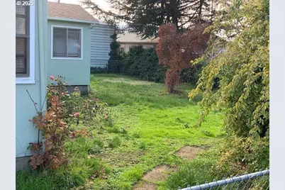 1672 NW Dogwood St, Roseburg, OR 97471 - Photo 4