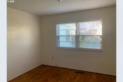 1672 NW Dogwood St, Roseburg, OR 97471 - Photo 16