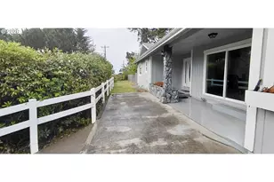 95717 Pinewood Ln, Brookings, OR 97415 - Photo 6