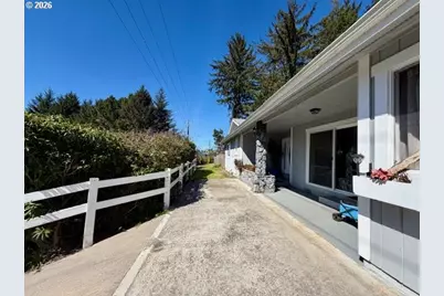 95717 Pinewood Ln, Brookings, OR 97415 - Photo 2