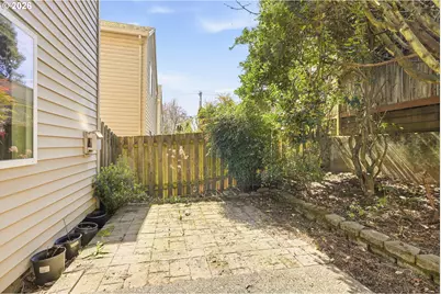 8065 SW Carol Ann Ct, Portland, OR 97224 - Photo 26