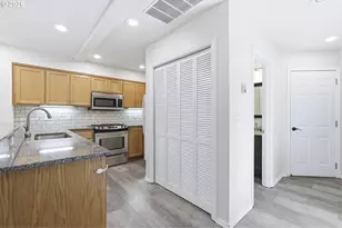 8065 SW Carol Ann Ct, Portland, OR 97224 - Photo 6