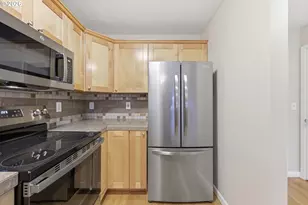 318 NE Roberts Ave, Gresham, OR 97030 - Photo 10