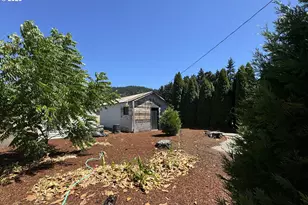 166 Peacock Ln, Myrtle Creek, OR 97457 - Photo 24