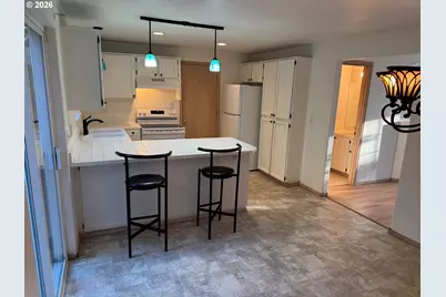 2713 SW Hume Ct, Portland, OR 97219 - Photo 10