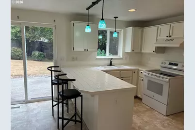 2713 SW Hume Ct, Portland, OR 97219 - Photo 12