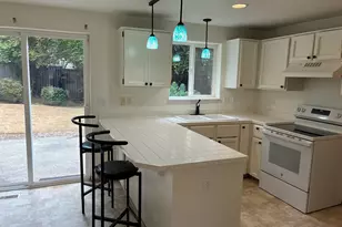 2713 SW Hume Ct, Portland, OR 97219 - Photo 12