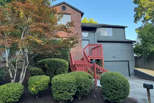 2713 SW Hume Ct, Portland, OR 97219 - Photo 2