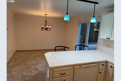 2713 SW Hume Ct, Portland, OR 97219 - Photo 14
