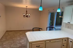 2713 SW Hume Ct, Portland, OR 97219 - Photo 14
