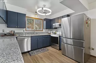 14850 NE Rose Pkwy, Portland, OR 97230 - Photo 12