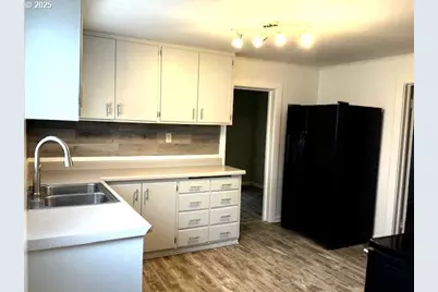 1740 W Broadway, Eugene, OR 97402 - Photo 14