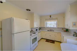 3647 Duane St, Astoria, OR 97103 - Photo 8