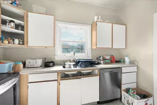 1212 Morrow Rd, Medford, OR 97504 - Photo 4