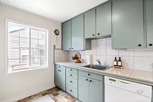 8335 NE Klickitat St, Portland, OR 97220 - Photo 12