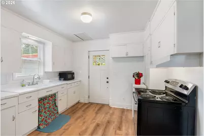 501 E 9th St, The Dalles, OR 97058 - Photo 12