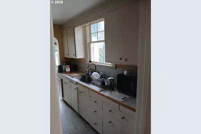 558 4th St, Astoria, OR 97103 - Photo 12