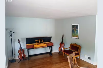 558 4th St, Astoria, OR 97103 - Photo 16