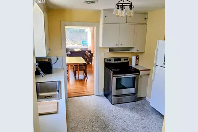 558 4th St, Astoria, OR 97103 - Photo 10