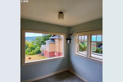558 4th St, Astoria, OR 97103 - Photo 14