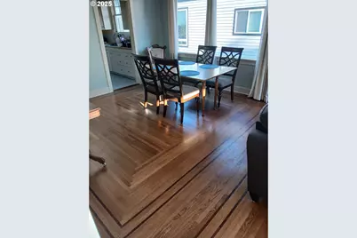 558 4th St, Astoria, OR 97103 - Photo 8