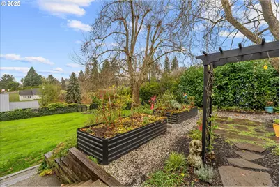 1250 SW Englewood Dr, Lake Oswego, OR 97034 - Photo 32