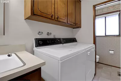 1254 Rio Glen Dr, Eugene, OR 97401 - Photo 20