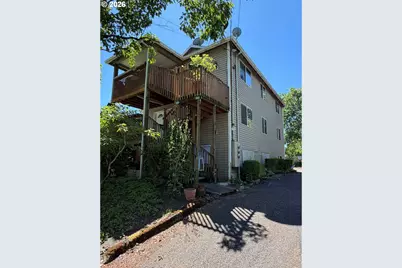 11722 SE Ankeny St, Portland, OR 97216 - Photo 1