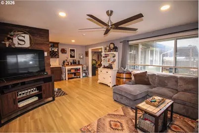 1091 SE Elm St, Dundee, OR 97115 - Photo 10