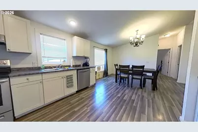 152 NE Scofield Ave, Roseburg, OR 97470 - Photo 18