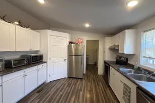 152 NE Scofield Ave, Roseburg, OR 97470 - Photo 24