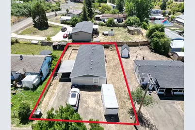 152 NE Scofield Ave, Roseburg, OR 97470 - Photo 4