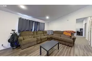 152 NE Scofield Ave, Roseburg, OR 97470 - Photo 6