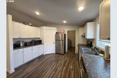 152 NE Scofield Ave, Roseburg, OR 97470 - Photo 22