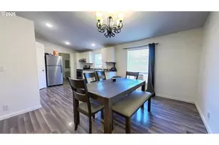 152 NE Scofield Ave, Roseburg, OR 97470 - Photo 14
