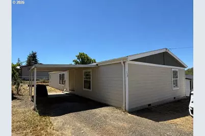 152 NE Scofield Ave, Roseburg, OR 97470 - Photo 2