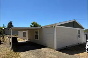 152 NE Scofield Ave, Roseburg, OR 97470 - Photo 2