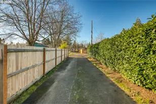 4923 SE 113th Ave, Portland, OR 97266 - Photo 2