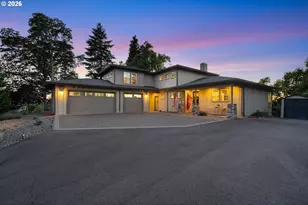 1196 Southridge Wy, Roseburg, OR 97470 - Photo 2