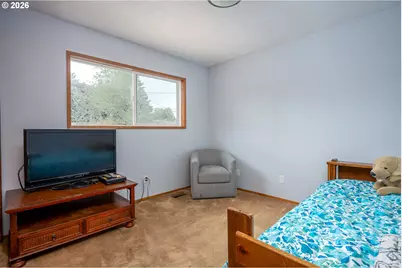 819 SE 136th Ave, Portland, OR 97233 - Photo 20