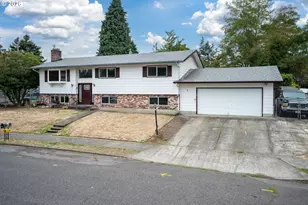 819 SE 136th Ave, Portland, OR 97233 - Photo 2