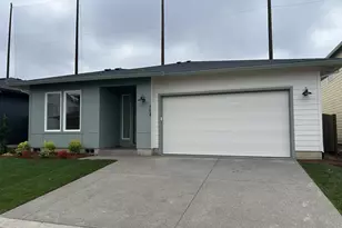 704 Magnolia Ave, Woodburn, OR 97071 - Photo 1