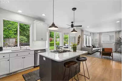 9509 SW View Point Ter, Portland, OR 97219 - Photo 10