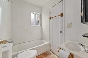 206 NE Laurel Ave, Myrtle Creek, OR 97457 - Photo 8