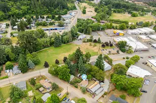 206 NE Laurel Ave, Myrtle Creek, OR 97457 - Photo 28